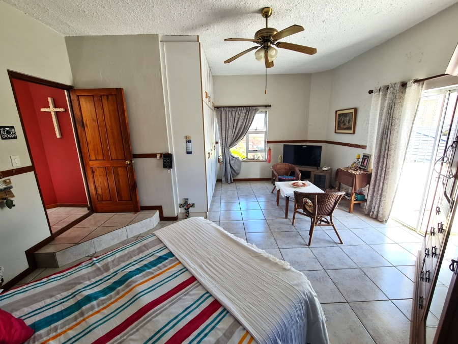 5 Bedroom Property for Sale in Wavecrest Eastern Cape